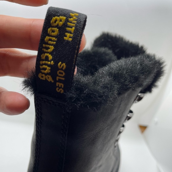 COPY - Dr Martens LEONA FAUX FUR PLATFORM LEATHER BOOTS - Picture 11 of 16